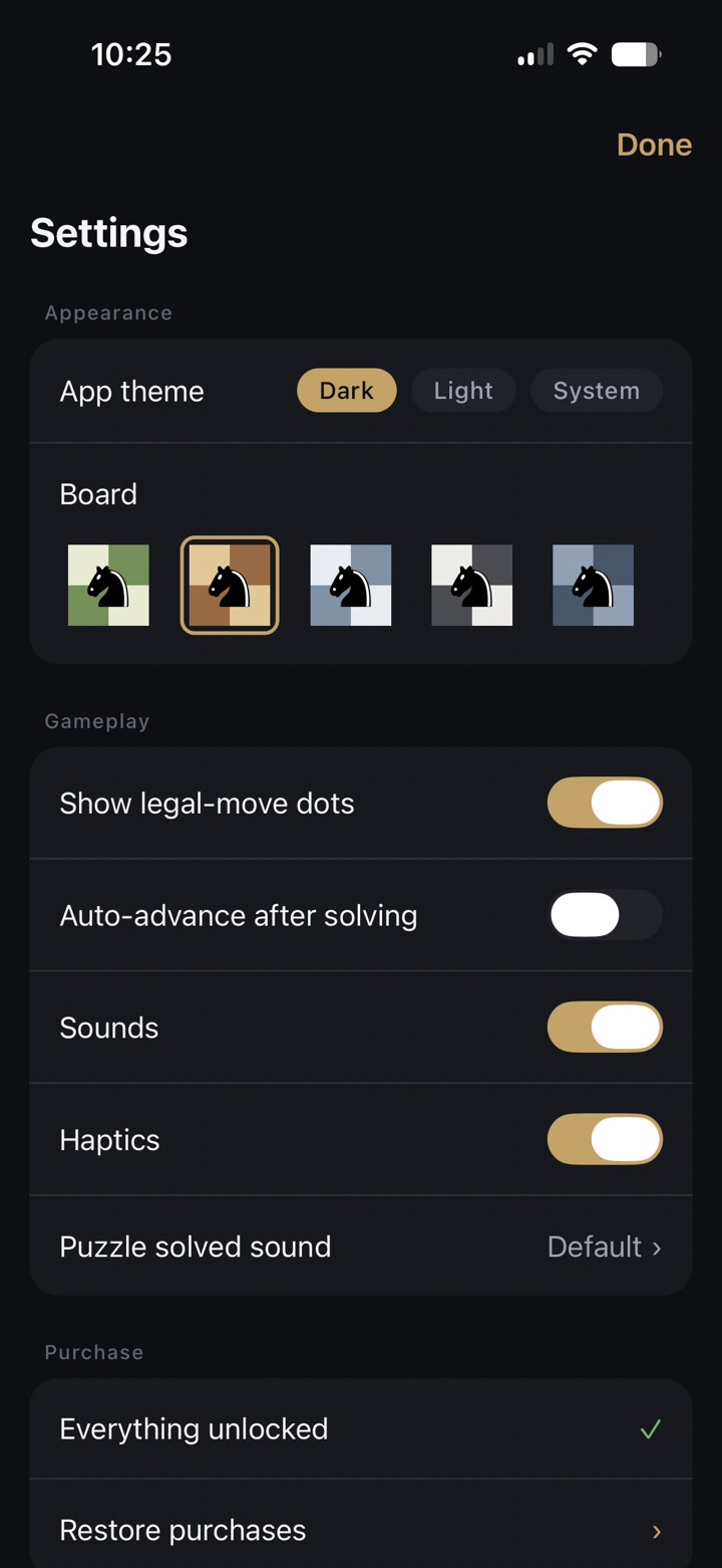 Settings screen with board themes, app theme, and gameplay toggles